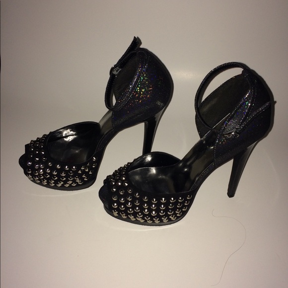 Heels - Picture 2 of 4